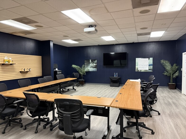 More Photos Of 7403 Wright Rd, Houston Manufacturing For Lease