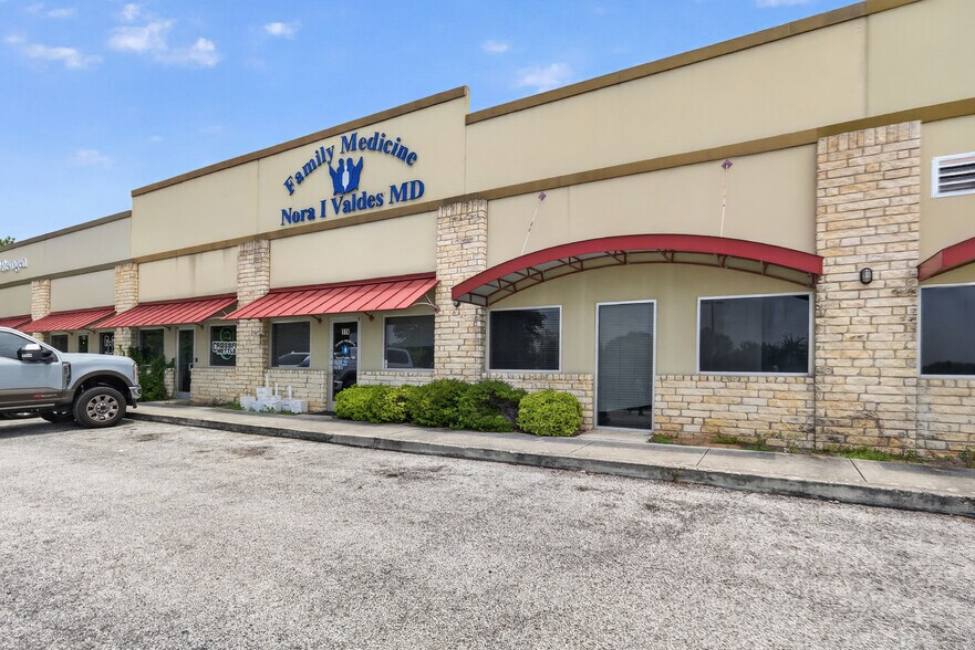 More Photos Of 4903 Golden Quail, San Antonio Storefront Retail Office For Sale