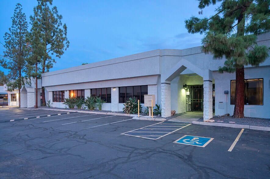 More Photos Of 8805 N 23rd Ave, Phoenix Medical For Lease