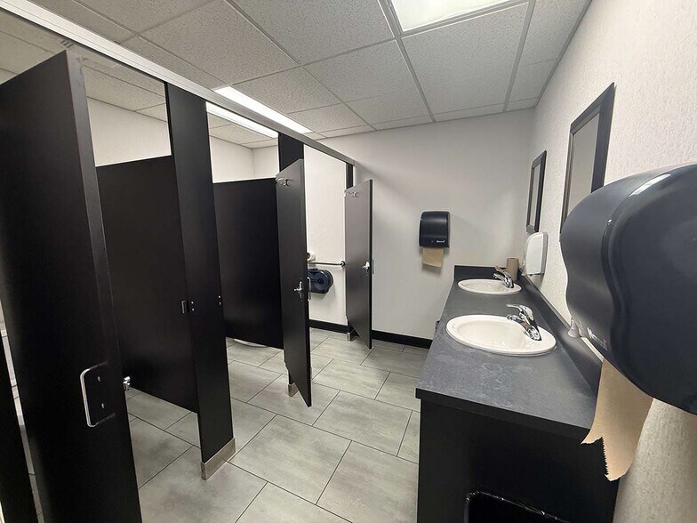 More Photos Of 7015 Spring Meadows Dr W, Holland Office For Sale