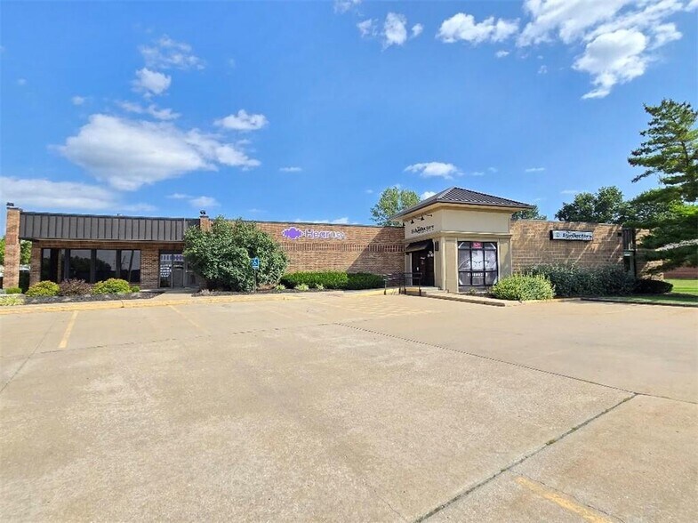 More Photos Of 705 Baptiste Dr, Paola Medical For Lease