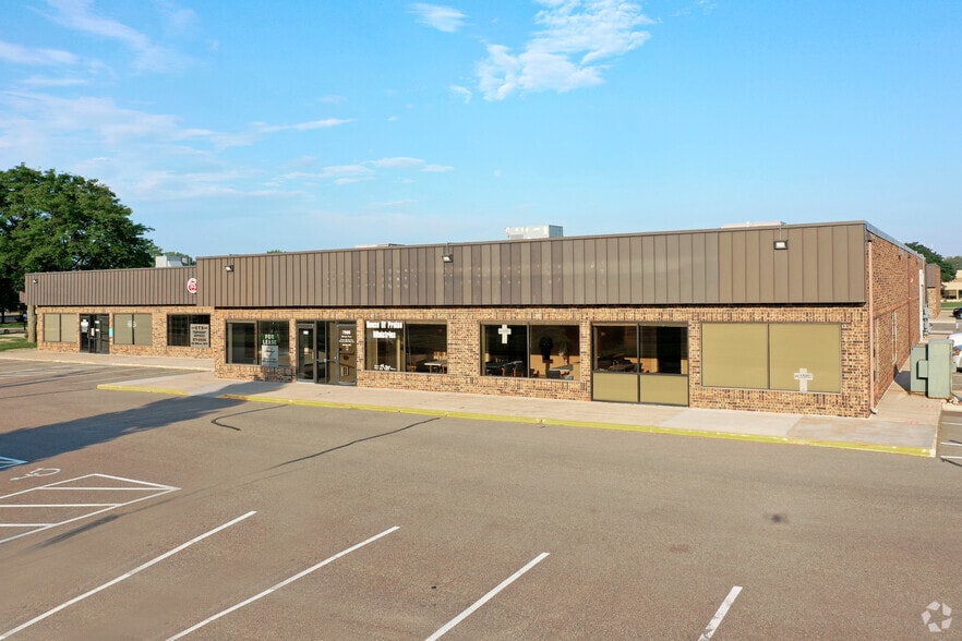 Primary Photo Of 7960-7990 University Ave NE, Fridley Loft Creative Space For Lease