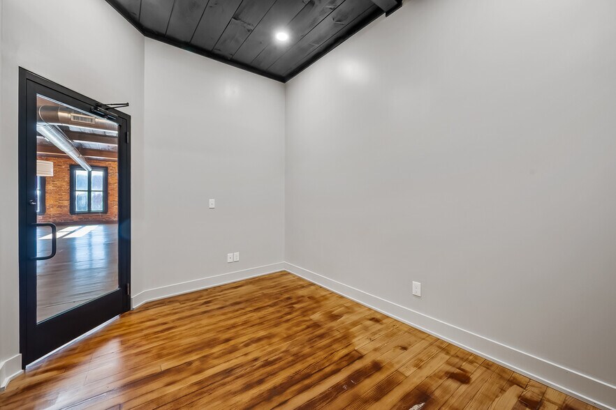 More Photos Of 33 N Sandusky St, Delaware Storefront Retail Office For Lease