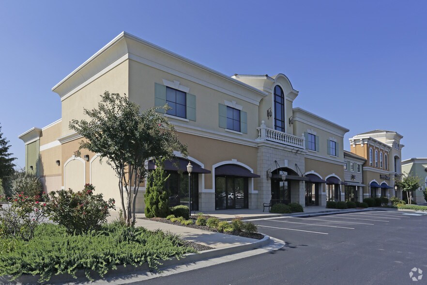 More Photos Of 7201 Shallowford Rd, Chattanooga Unknown For Lease