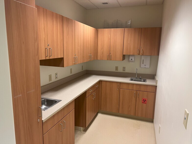 More Photos Of 21 Liberty Dr, Hebron Medical For Sale