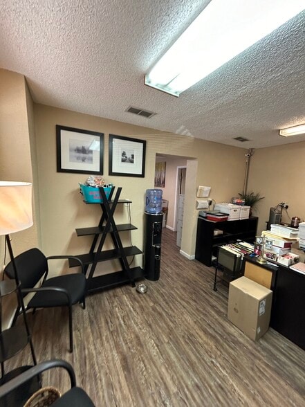 More Photos Of 440 N Broadway St, Joshua Manufacturing For Lease