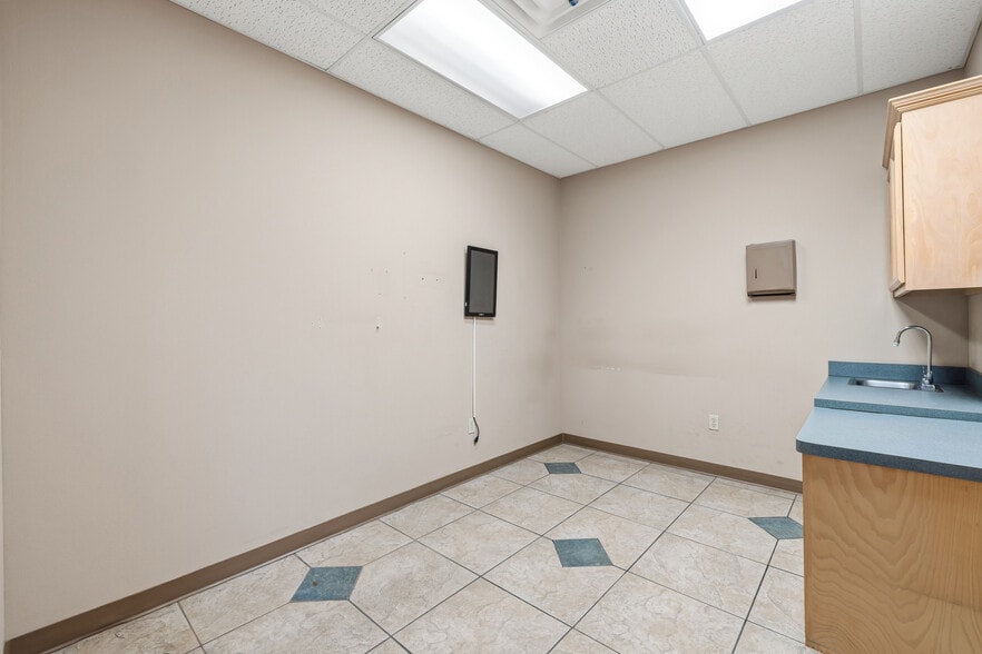 More Photos Of 1200 E Savannah Ave, McAllen Medical For Lease