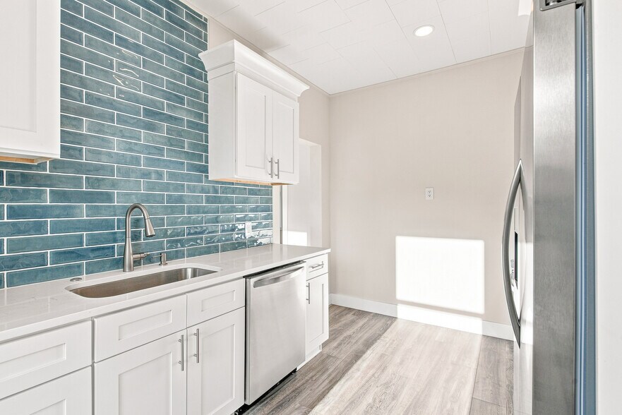 More Photos Of 112 E Martin Luther King Jr Dr, Tarpon Springs Office For Sale