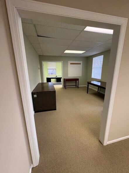 More Photos Of 1-8 Manor Dr, Hampton Medical For Lease