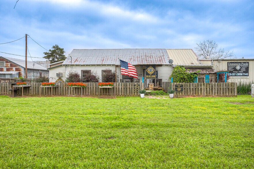 More Photos Of 308 John A Butler, Montgomery Freestanding For Sale