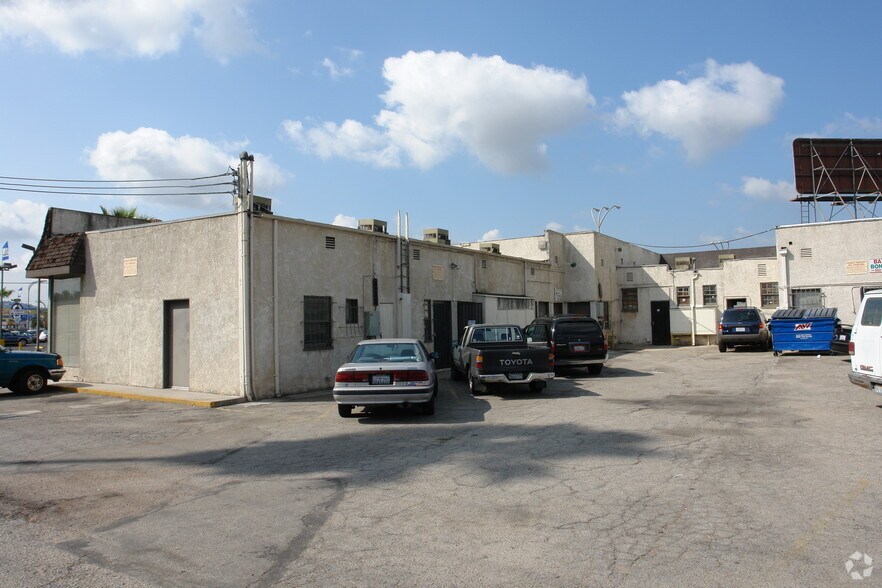 More Photos Of 5900-5902 Van Nuys Blvd, Van Nuys Storefront For Lease