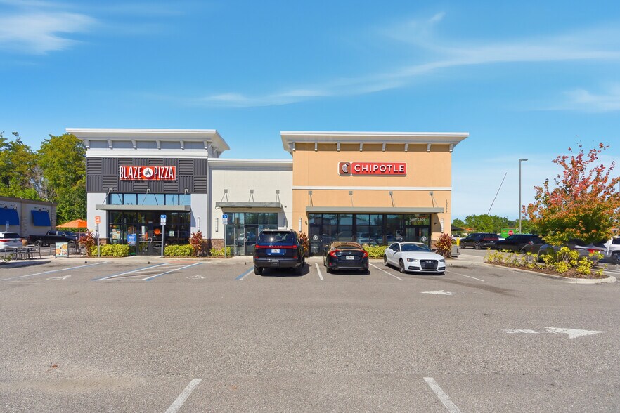 More Photos Of 13599 W Colonial Dr, Winter Garden General Retail For Lease