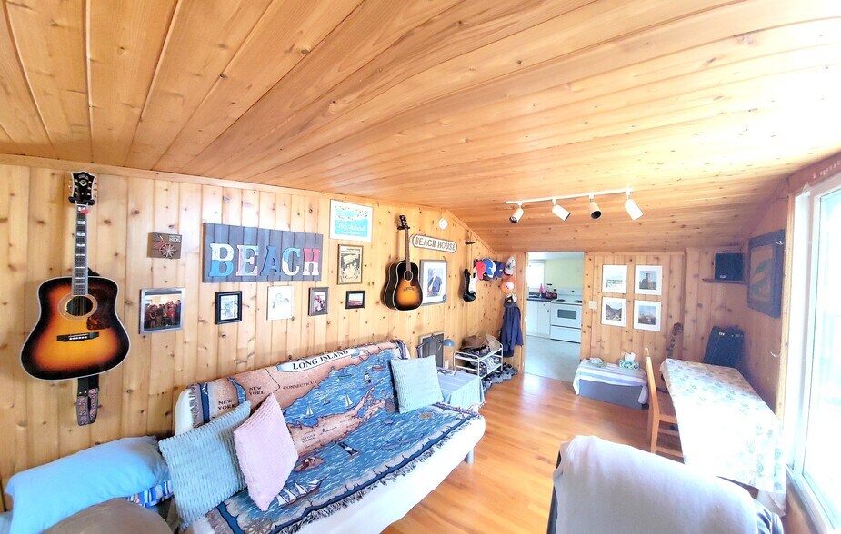 More Photos Of 21 Broadway ave, Fair Harbor Storefront Retail Residential For Sale
