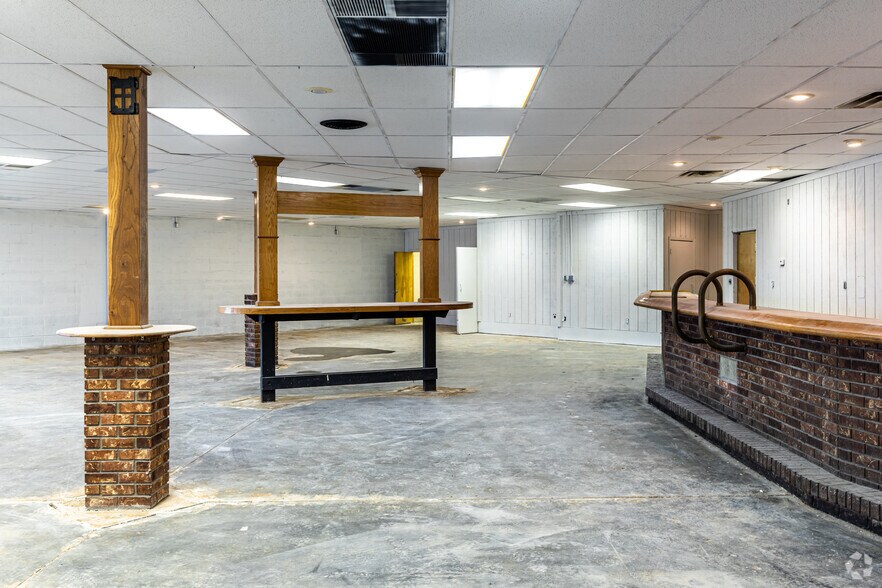 More Photos Of 2007-2061 N Commercial St, Harrisonville Unknown For Lease