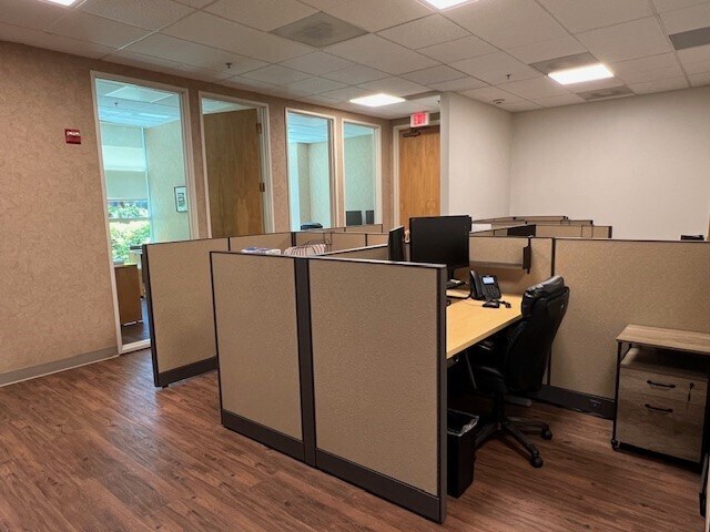More Photos Of 222 NE Park Plaza Dr, Vancouver Office For Lease