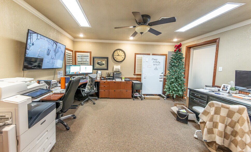 More Photos Of 2303 Private Road 7340 rd, Lubbock Warehouse For Lease