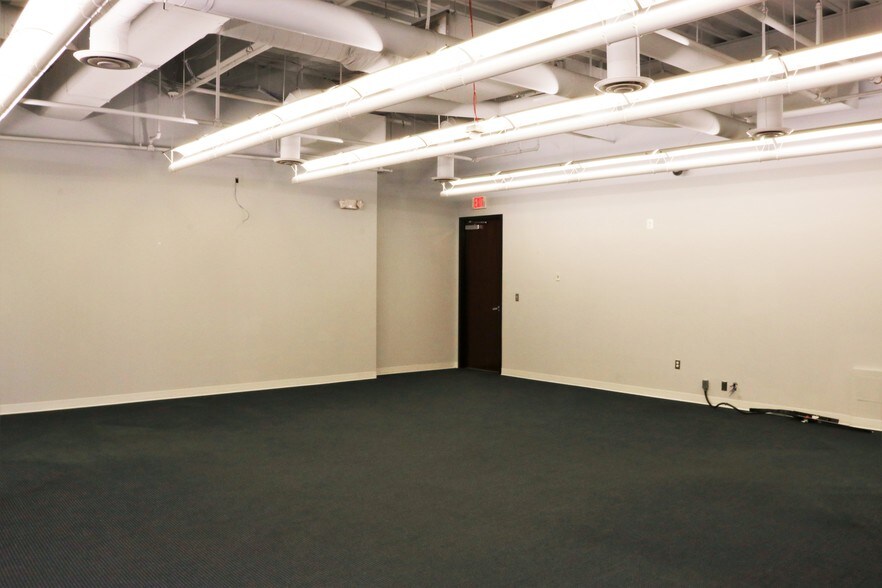 More Photos Of 28 Blackwell Park Ln, Warrenton Office For Lease