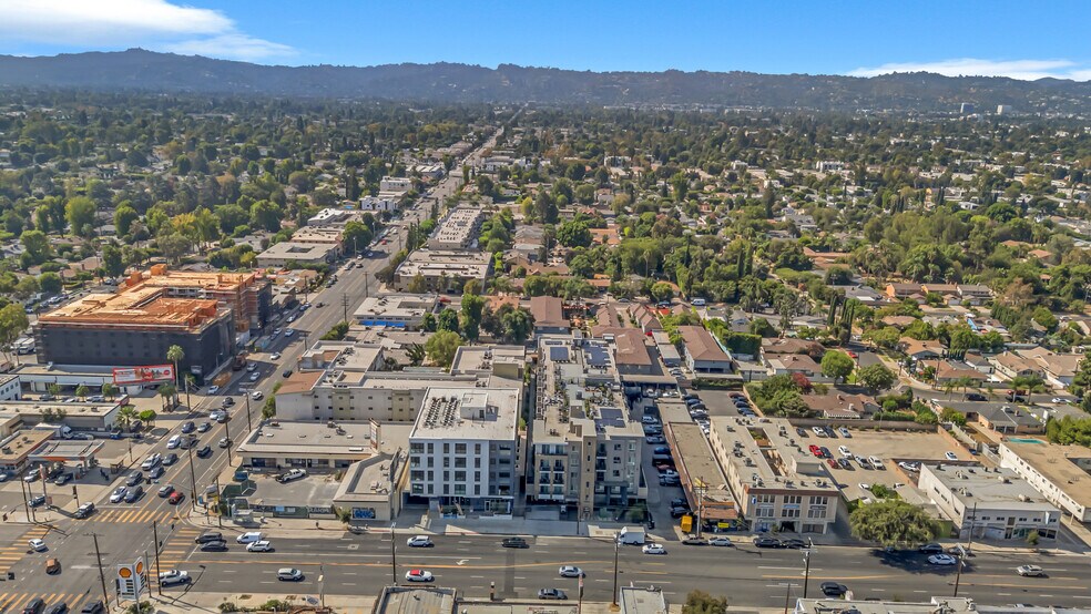 More Photos Of 13724 Victory Blvd, Van Nuys Apartments For Sale