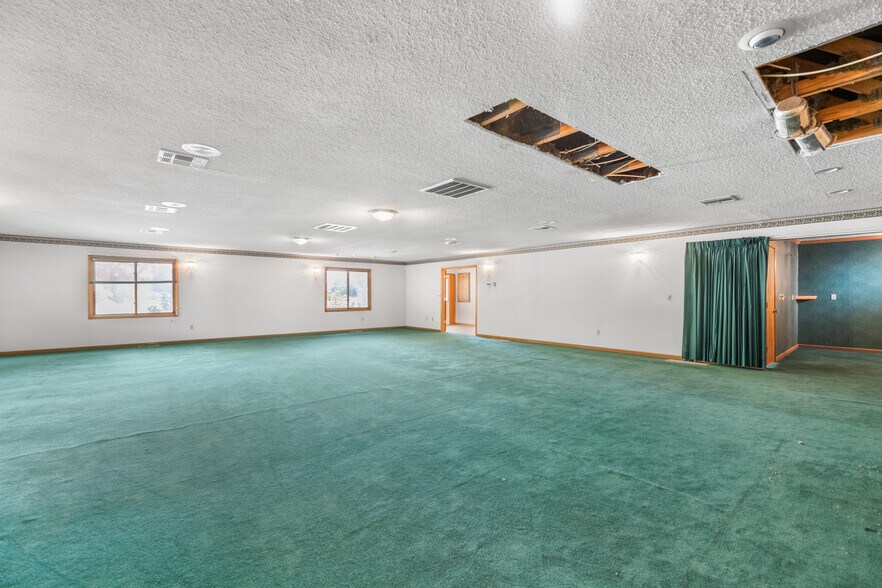 More Photos Of 106 Shadybrook Dr, Cheney Office For Sale
