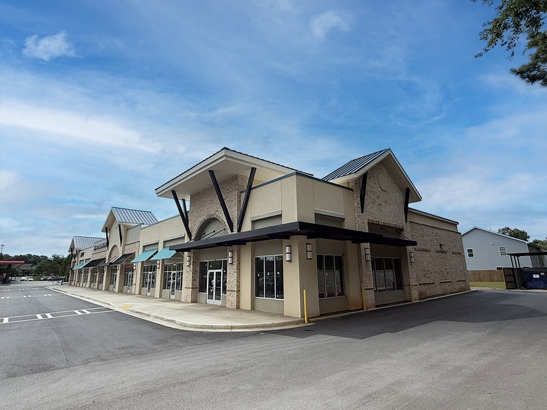 More Photos Of 310 Lanier Cir, Woodstock Storefront For Lease