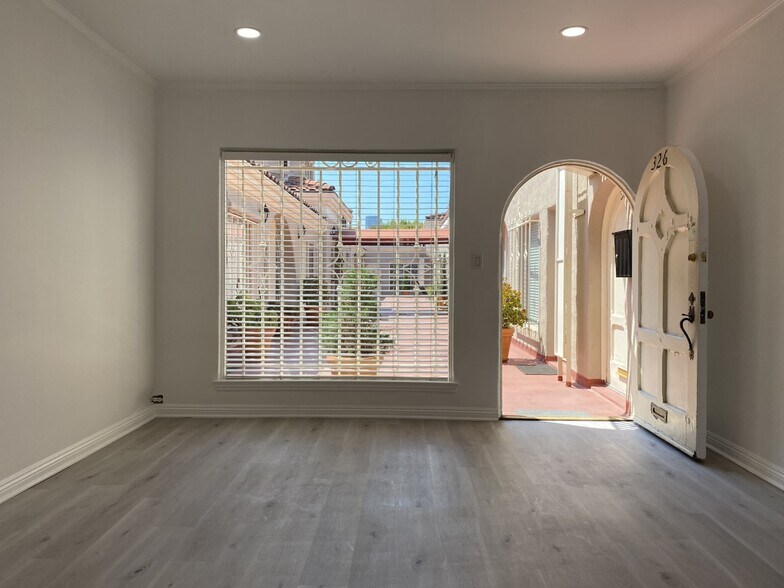 More Photos Of 9528-9546 Brighton Way, Beverly Hills Storefront Retail Office For Lease