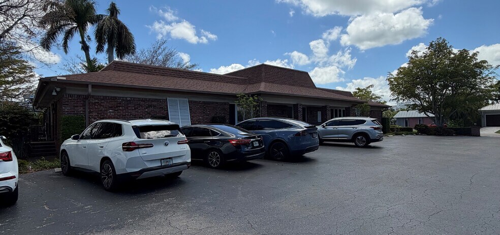 More Photos Of 775 1st Ave N, Naples Medical For Sale