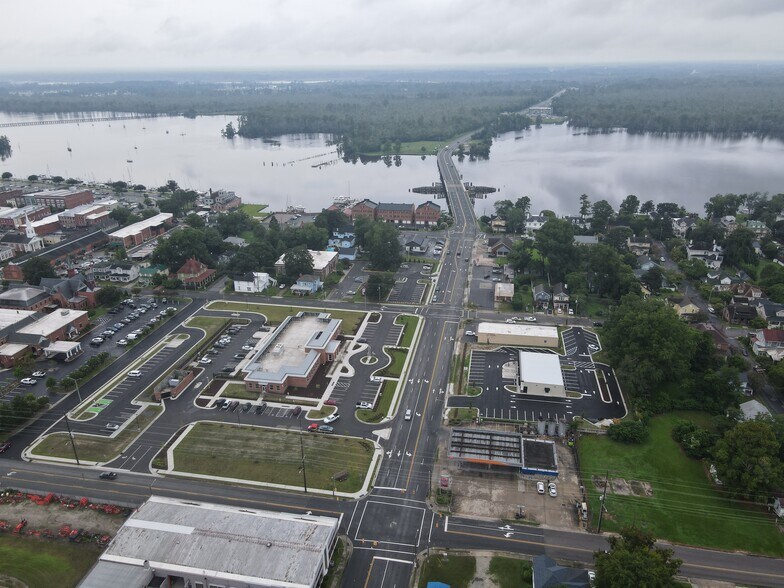 More Photos Of 206 Bridge, Washington General Retail For Lease