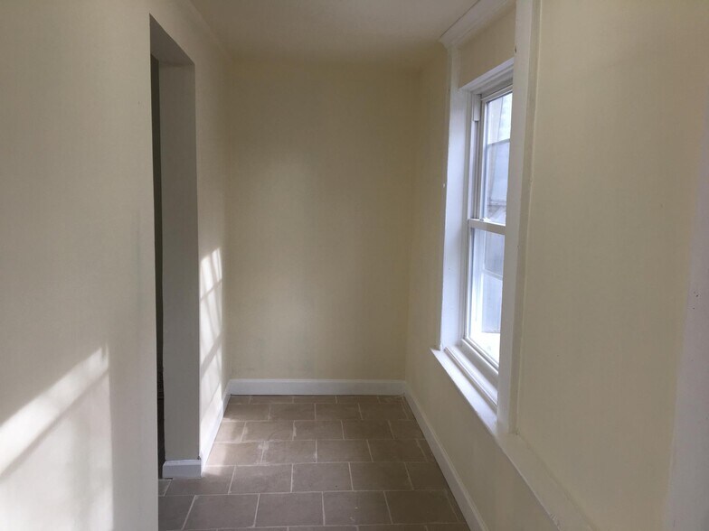 More Photos Of 443 Jackson Ave, Elizabeth Storefront Retail Residential For Sale