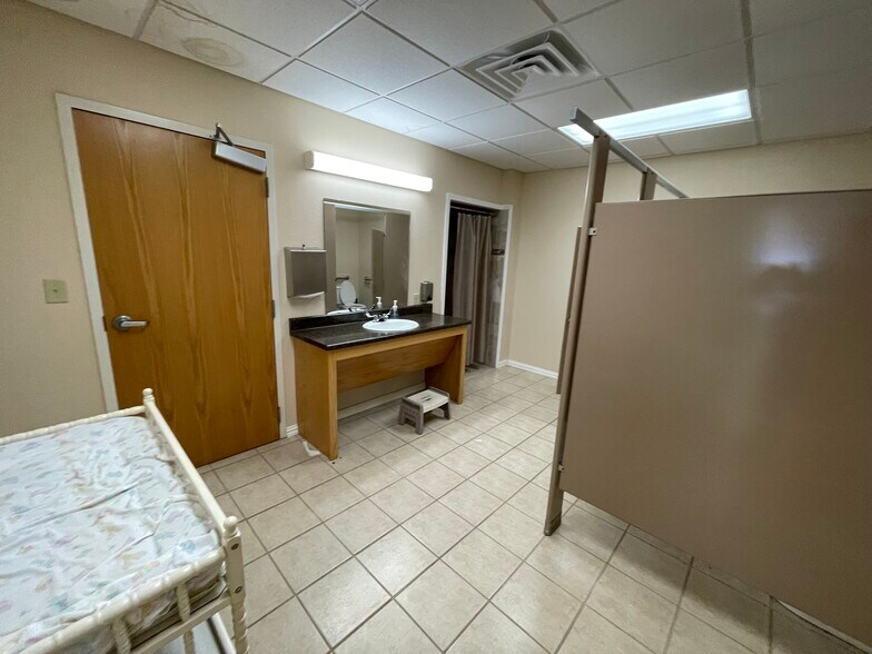 More Photos Of 501-599 Paris ave, Soper Religious Facility For Sale