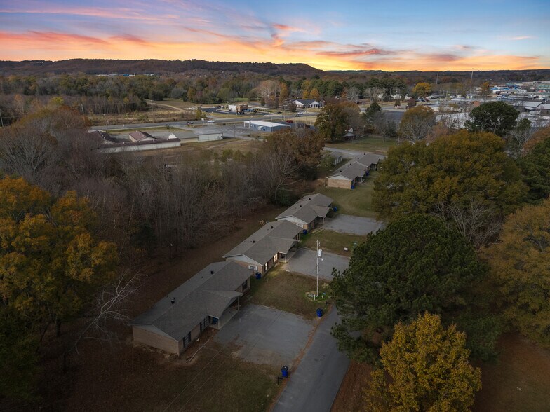 More Photos Of 16 Linder Rd, Greenbrier Apartments For Sale