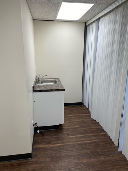 More Photos Of 321 N Aviador St, Camarillo Light Manufacturing For Lease