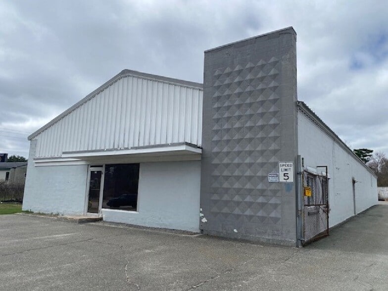 Primary Photo Of 92 Londonderry Tpke, Manchester Storefront Retail Office For Lease