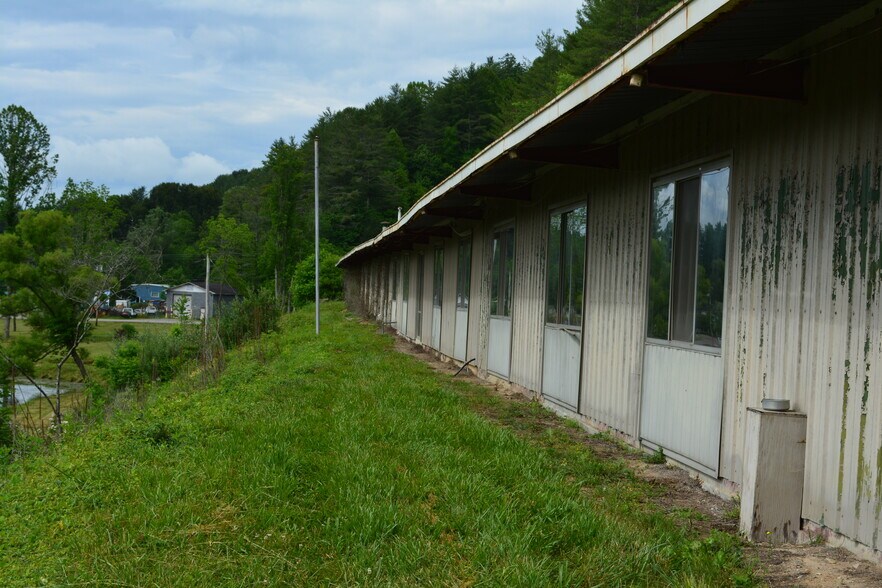 More Photos Of 6421 Highway 91 N, Laurel Bloomery Warehouse For Lease