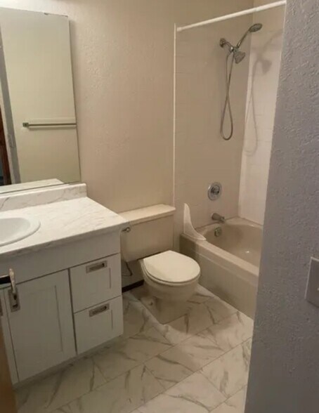 More Photos Of 304 10th St, Kirkland Apartments For Sale