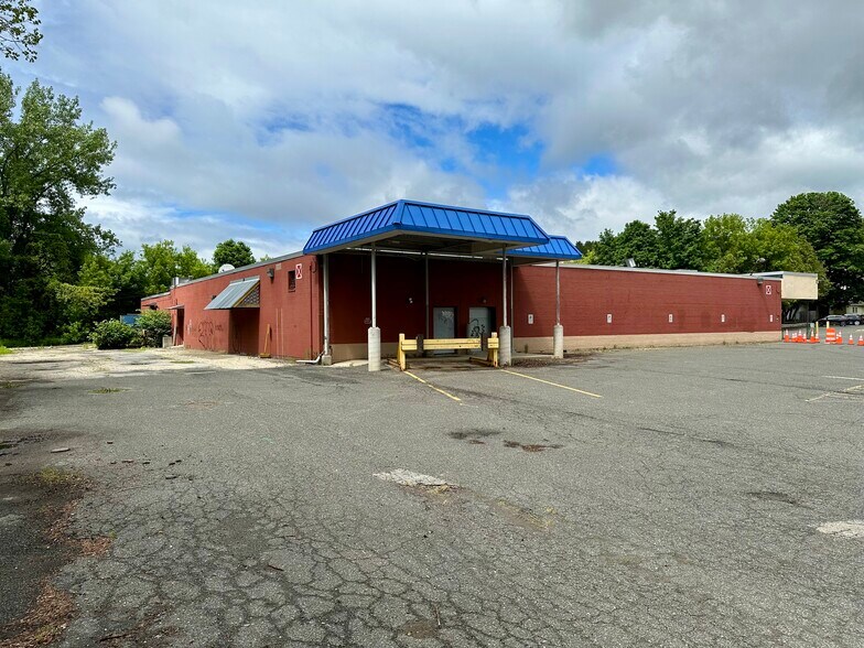 More Photos Of 88 W Park St, Lee Storefront Retail Office For Sale