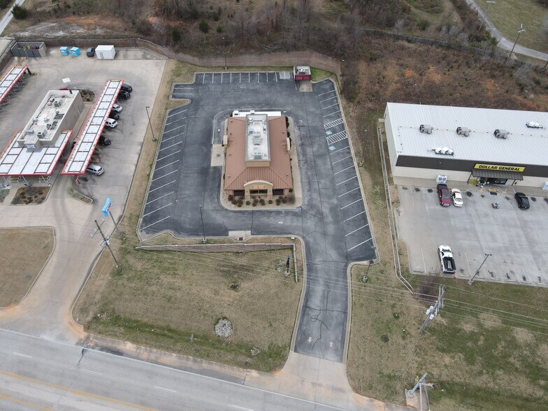 More Photos Of 648 S Neosho Blvd, Neosho Restaurant For Lease