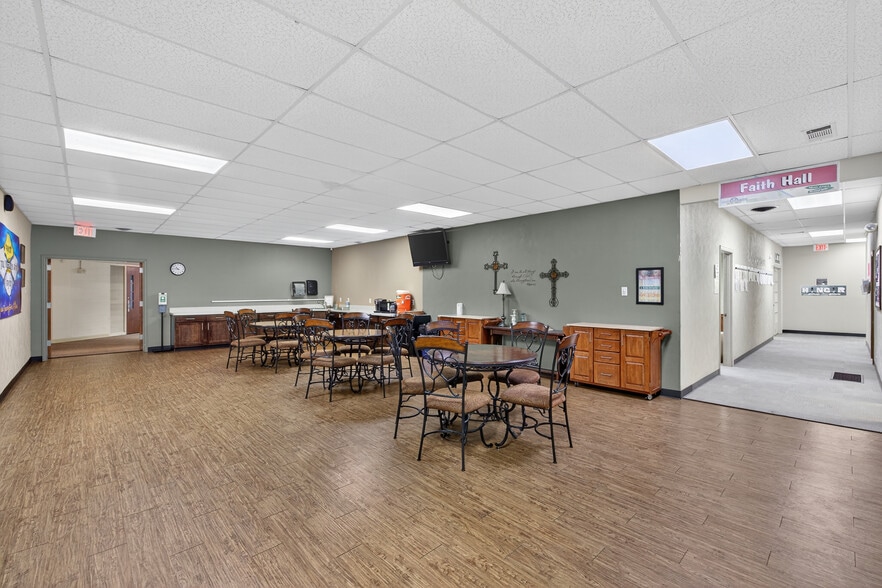 More Photos Of 147 Hurst Blvd, Hurst Religious Facility For Sale