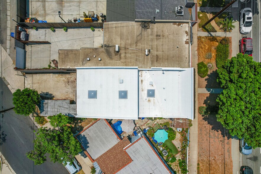 More Photos Of 5812 Venice Blvd, Los Angeles Showroom For Sale