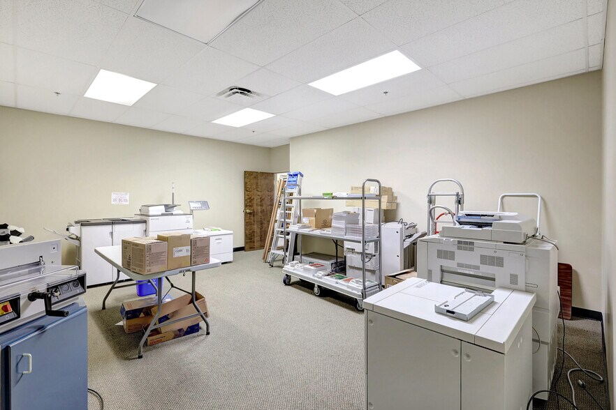 More Photos Of 5620 W Sligh Ave, Tampa Loft Creative Space For Lease