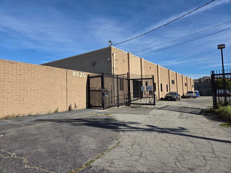 More Photos Of 8620 Tamarack Ave, Sun Valley Warehouse For Sale