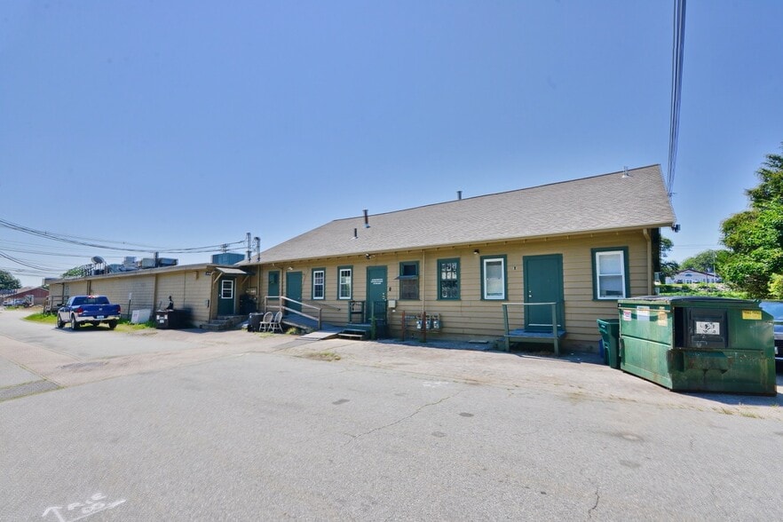 More Photos Of 7354-7366 Post Rd, North Kingstown Restaurant For Sale