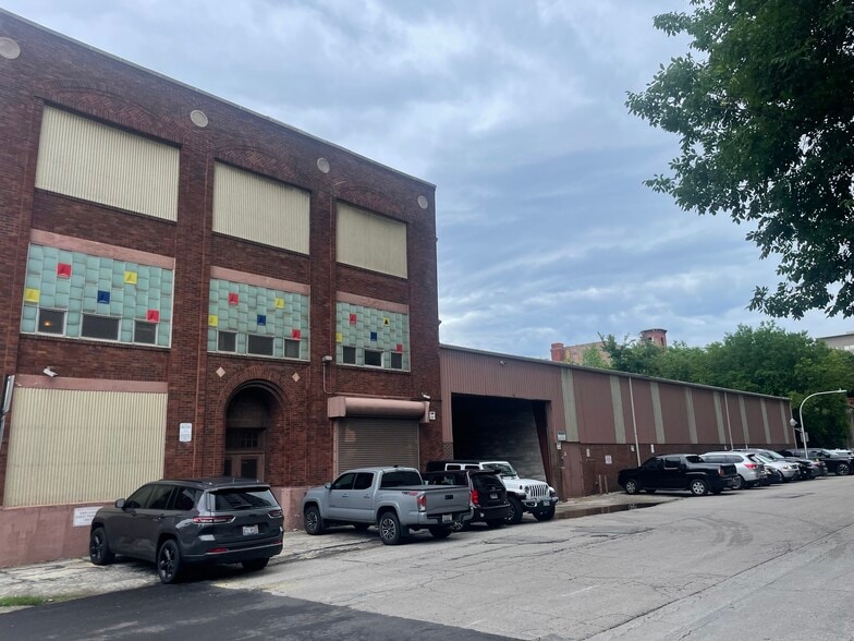 More Photos Of 914 W Superior St, Chicago Industrial For Sale