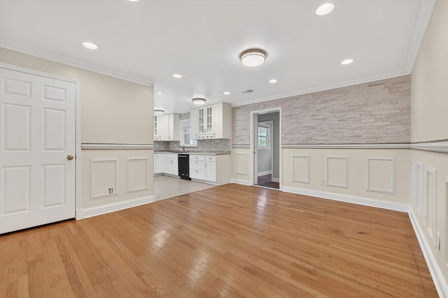More Photos Of 7205 Livingston Rd, Oxon Hill Office Residential For Sale