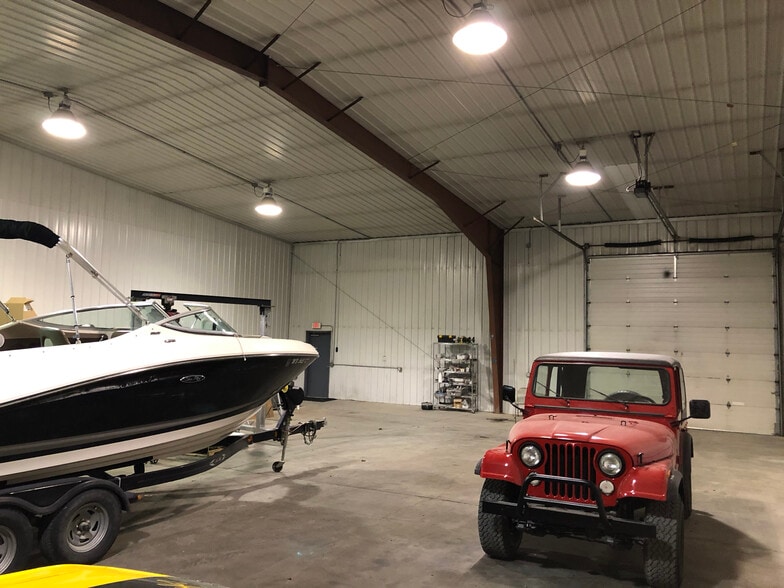 More Photos Of 5402 53rd Ave S, Fargo Auto Repair For Lease