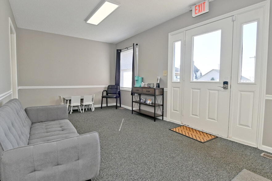 More Photos Of 1030 E Morgan St, Martinsville Office For Sale