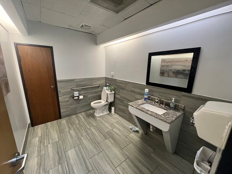 More Photos Of 5001 Rowlett Rd, Rowlett Medical For Lease