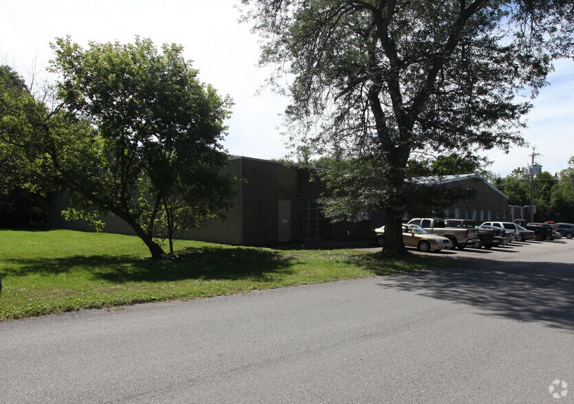 More Photos Of 58 North Ave, Manchester Warehouse For Lease