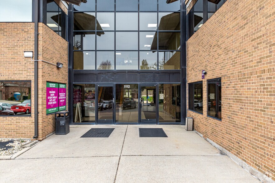 More Photos Of 1112 S Washington St, Naperville Office For Lease