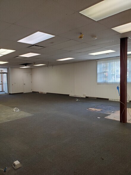 More Photos Of 563-565 High Mountain Rd, North Haledon Bank For Lease
