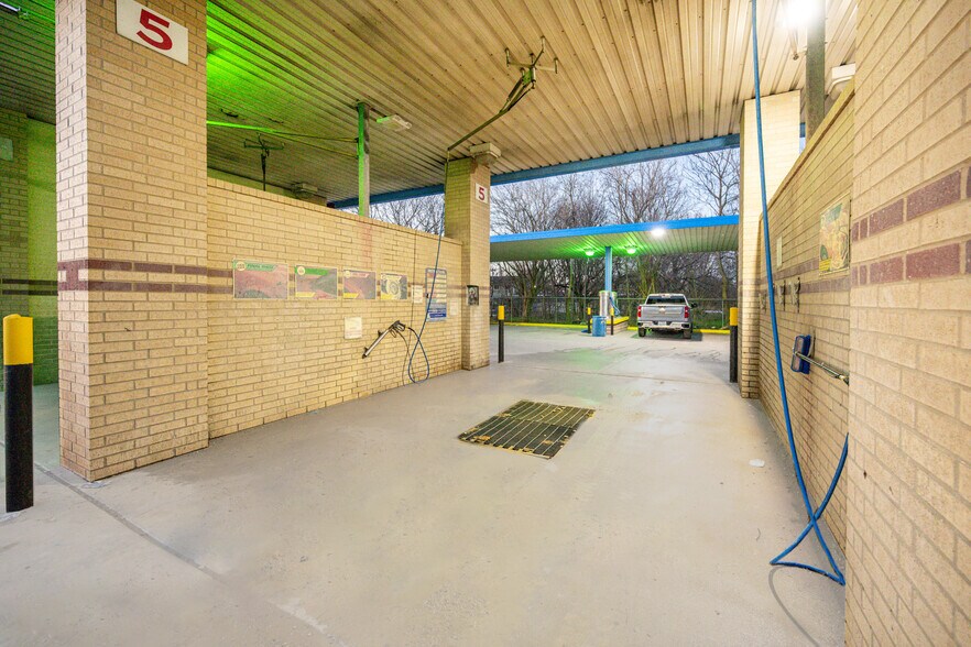 More Photos Of 2627 Allen Genoa Rd, Pasadena Carwash For Sale